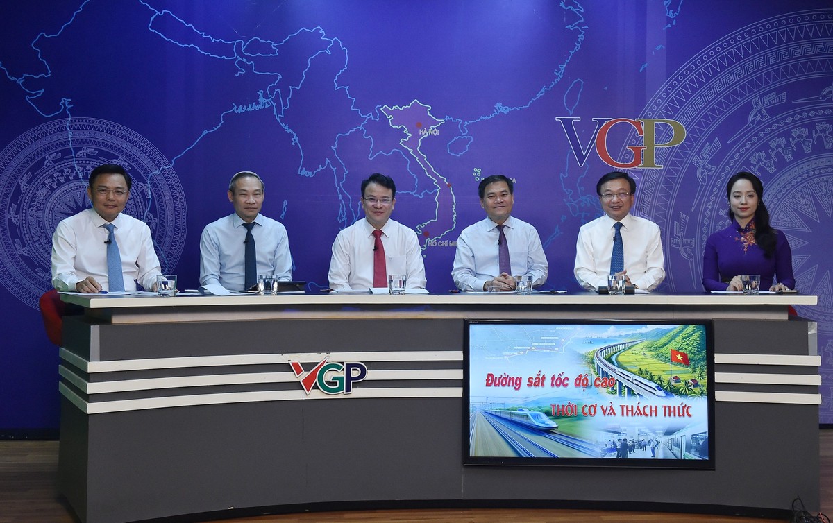 Các khách tại Tọa đàm “Đường sắt tốc độ cao – Thời cơ và thách thức” chiều 29/10. (Ảnh: VGP)