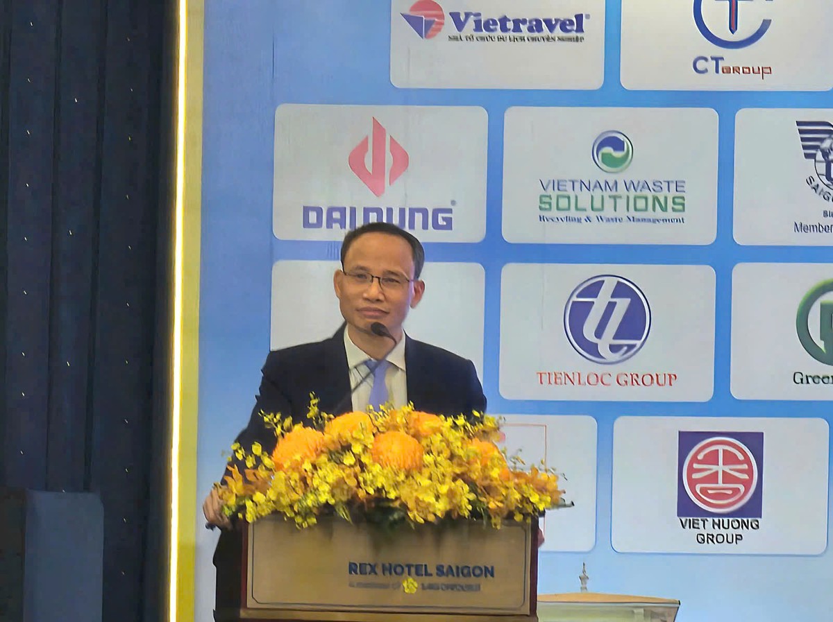 TS. Cấn Văn Lực chia sẻ tại hội thảo chiều 21/03.