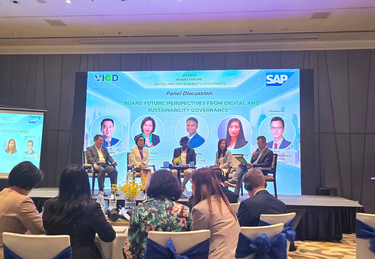 Các diễn giả chia sẻ tại hội thảo.