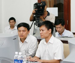 Ông Phạm Mạnh Thường (trái) Phó tổng giám đốc DATC