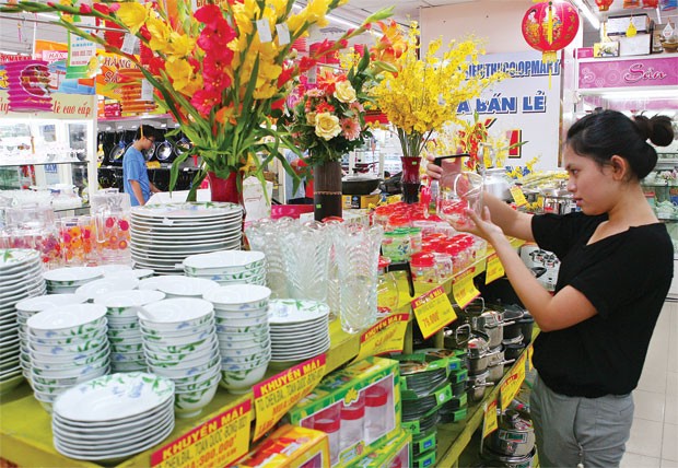 Cứu DN không thể chỉ giảm lãi suất ảnh 1