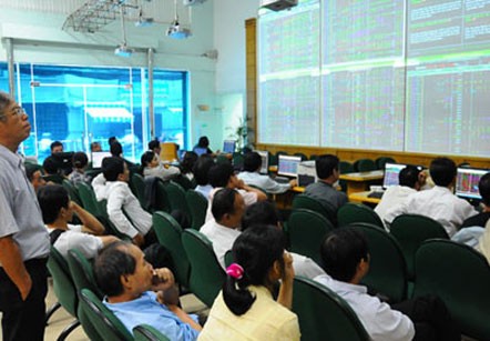 Chứng khoán lại chìm trong bán khống, làm giá ảnh 1