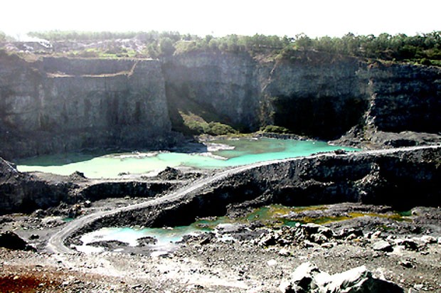 Khai thác khoáng sản, đừng để người dân phải đổ vỏ ảnh 1