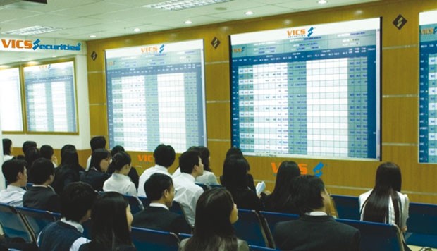 Đánh bạc với "cổ phiếu trà đá" ảnh 1 Đánh bạc với "cổ phiếu trà đá" ảnh 1