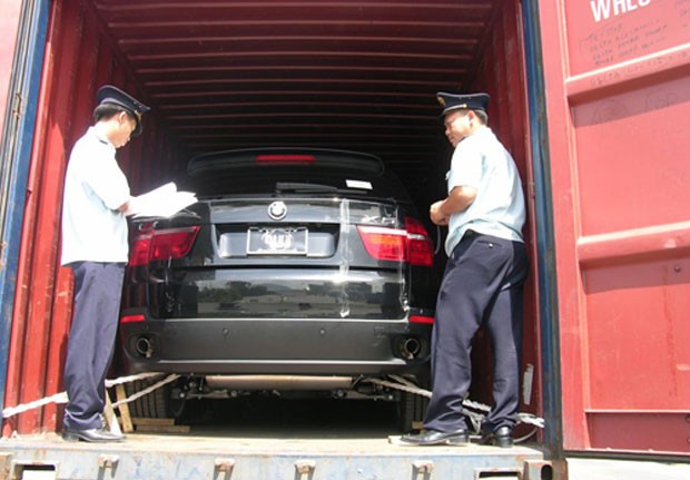 Nghi án xe Việt kiều thành hàng biếu tặng ảnh 1