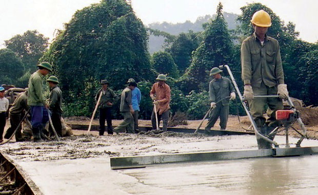 Làm đường bằng xi măng: Kích cầu trên giấy! ảnh 1 Làm đường bằng xi măng: Kích cầu trên giấy! ảnh 1
