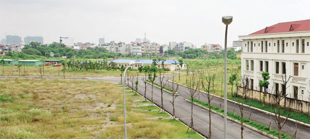 Đất sạch “dài cổ” chờ nhà đầu tư ảnh 1