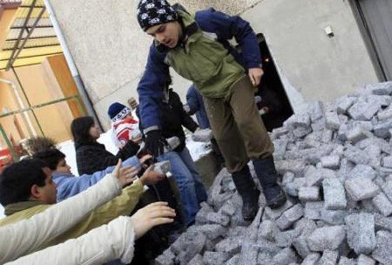 Ngân hàng Hungary đốt tiền để sưởi ấm ảnh 2