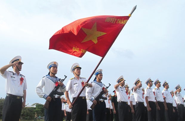 Từ những chuyến tàu ra đảo… ảnh 1 Từ những chuyến tàu ra đảo… ảnh 1