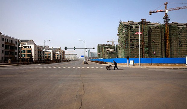 Thăm “thành phố ma” lớn nhất Trung Quốc ảnh 11