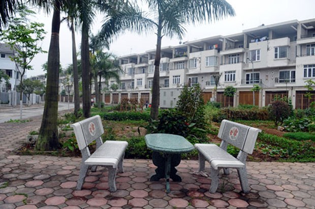 Hàng trăm biệt thự tại Khu đô thị Văn Phú bị bỏ hoang ảnh 3 Hàng trăm biệt thự tại Khu đô thị Văn Phú bị bỏ hoang ảnh 3