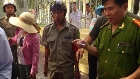 Đầu tư vàng thua lỗ, khách “vây” Eximbank ảnh 1