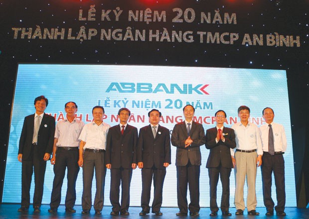 ABBank vững vàng tuổi 20 ảnh 1