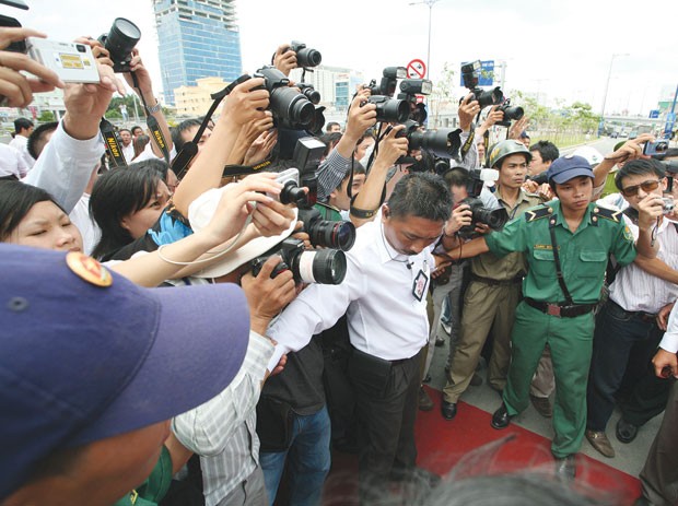 Làm báo thời “khép cửa” thông tin ảnh 1