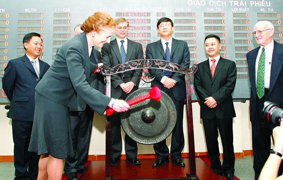 Cần thấu hiểu và ứng xử chuẩn mực hơn với TTCK ảnh 1