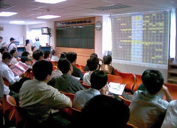 Chứng khoán đón sóng: NĐT nổi lòng tham ảnh 1