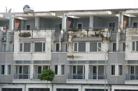 Cận cảnh loạt nhà triệu đô khu Văn Phú sụt lún, dọa sập ảnh 10 Cận cảnh loạt nhà triệu đô khu Văn Phú sụt lún, dọa sập ảnh 10