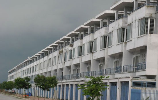 Cận cảnh loạt nhà triệu đô khu Văn Phú sụt lún, dọa sập ảnh 11 Cận cảnh loạt nhà triệu đô khu Văn Phú sụt lún, dọa sập ảnh 11