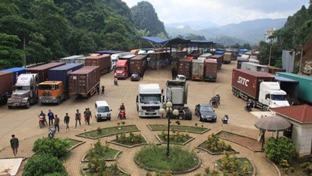 Hàng ngàn container ùn ứ tại cửa khẩu ảnh 1