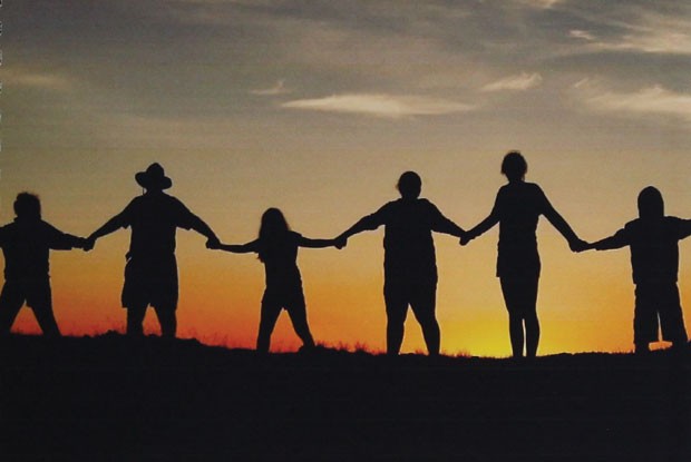 Những bàn tay trong gian khó ảnh 14 Những bàn tay trong gian khó ảnh 14