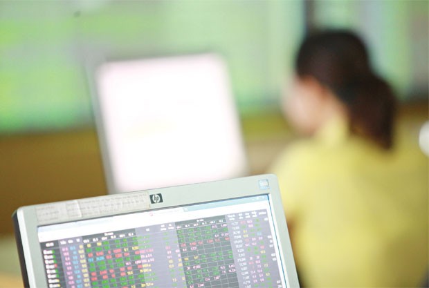 Bộ Tài chính bất ngờ muốn trao thêm quyền cho UBCK ảnh 1