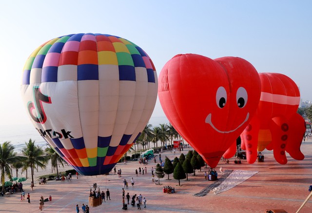 Lần đầu tiên trình diễn khinh khí cầu ở Đà Nẵng ảnh 1
