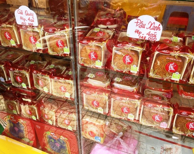 Dân buôn bán bánh Trung thu “rầu rĩ” vì lợi nhuận chẳng được bao nhiêu ảnh 1