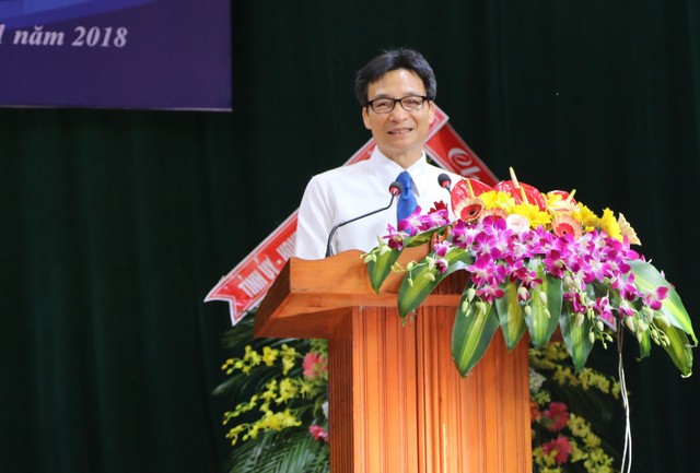 Phó thủ tướng Vũ Đức Đam dự Lễ kỷ niệm ngày Nhà giáo Việt Nam tại Trường Đại học Hà Tĩnh ảnh 1