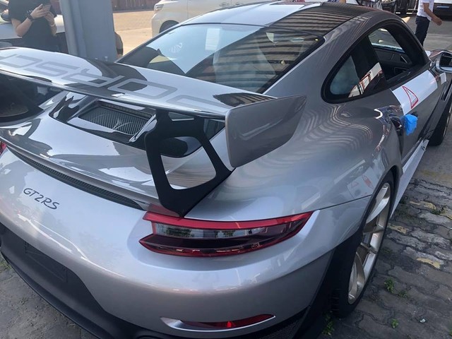 Porsche 911 GT2 RS giá hơn 20 tỷ cập cảng Sài Gòn ảnh 1