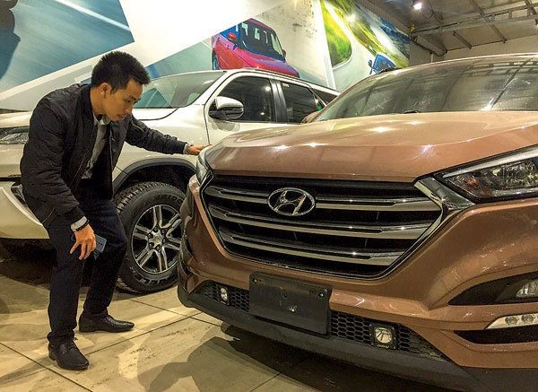 Xe mới khan hàng, ô tô cũ sôi động cận Tết ảnh 1