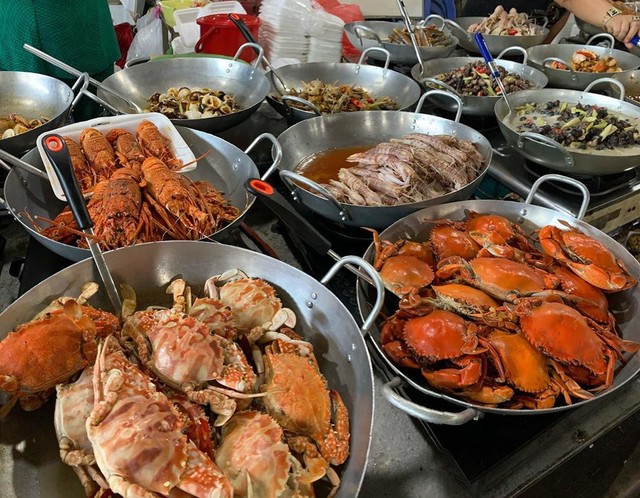Khám phá khu chợ ngập hải sản ở TP.HCM ảnh 3