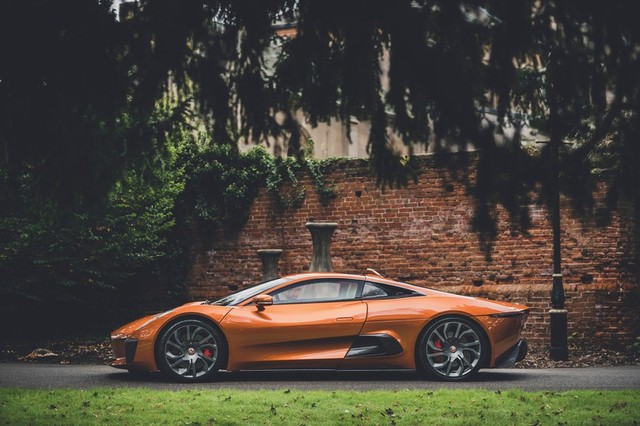 Siêu xe “hàng hiếm” Jaguar C-X75 tiếp tục được đưa lên sàn đấu giá ảnh 2