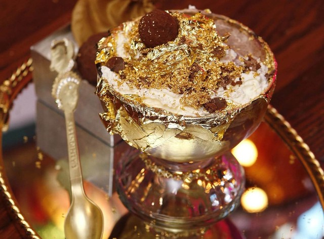 Chocolate phủ vàng, nạm kim cương, giá hơn 500 triệu đồng ảnh 1