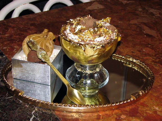 Chocolate phủ vàng, nạm kim cương, giá hơn 500 triệu đồng ảnh 4
