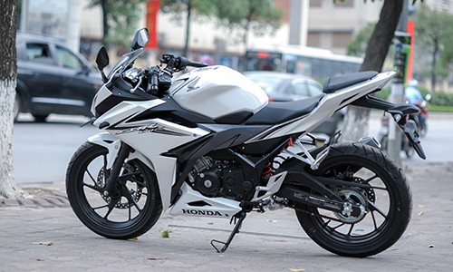 chi-tiet-honda-cbr150r-2016-dau-tien-o-ha-noi-1