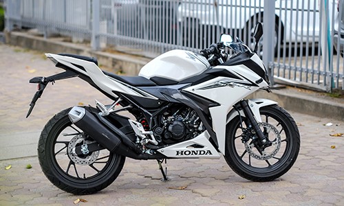 chi-tiet-honda-cbr150r-2016-dau-tien-o-ha-noi-2