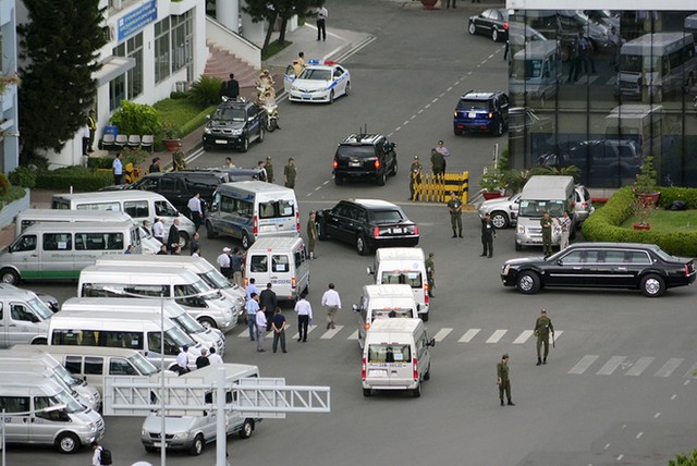 Limousine The Beast ra Tân Sơn Nhất đón Tổng thống Obama ảnh 11