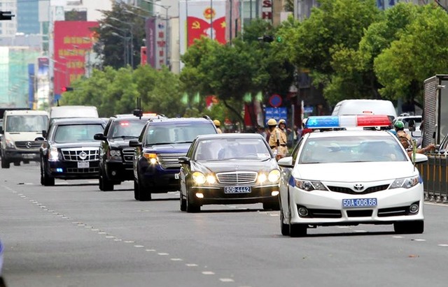 Limousine The Beast ra Tân Sơn Nhất đón Tổng thống Obama ảnh 5