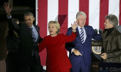 hai-thai-cuc-clinton-va-trump-trong-ngay-van-dong-cuoi-cung