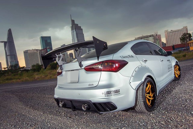 Kia K3 biến thành siêu xe Maserati GranTurismo tại Việt Nam ảnh 3