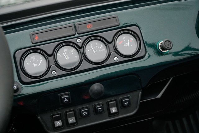 Xe 'U-oát' mui trần về Việt Nam, giá từ 465 triệu đồng ảnh 6