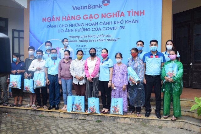 VietinBank triển khai “Ngân hàng gạo nghĩa tình” hỗ trợ người dân bị ảnh hưởng bởi dịch Covid-19 ảnh 1