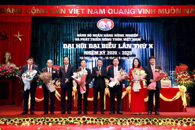 Đảng bộ Agribank nhiệm kỳ 2015- 2020 và dấu ấn lãnh đạo trên mọi “mặt trận“ ảnh 2