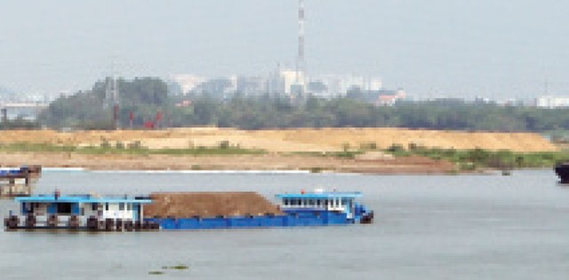 Cát tặc vẫn hoành hành sông Đồng Nai ảnh 1