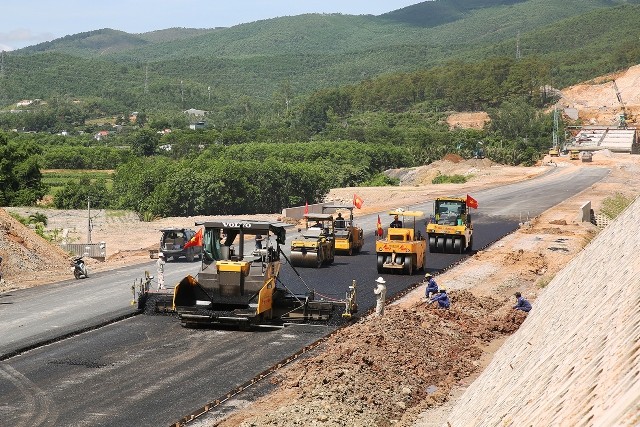 Lộ nhiều khiếm khuyết chất lượng tại Dự án cao tốc Hạ Long - Vân Đồn ảnh 1