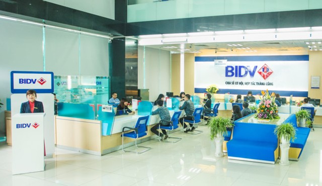 Nguồn thu từ dịch vụ đóng góp nhiều hơn vào lợi nhuận ngân hàng ảnh 1