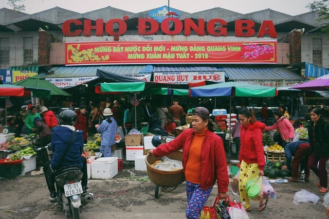 Không khí Tết ở ngôi chợ Huế gần 120 tuổi ảnh 1