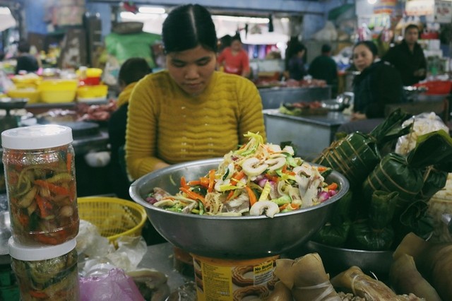 Không khí Tết ở ngôi chợ Huế gần 120 tuổi ảnh 8