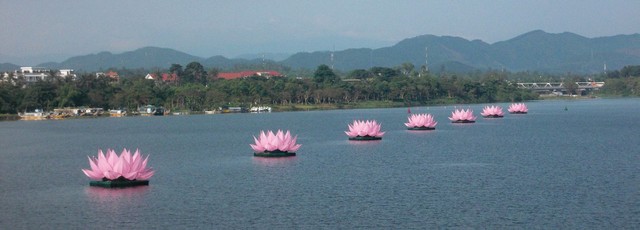 Về Huế mùa Phật Đản ảnh 2