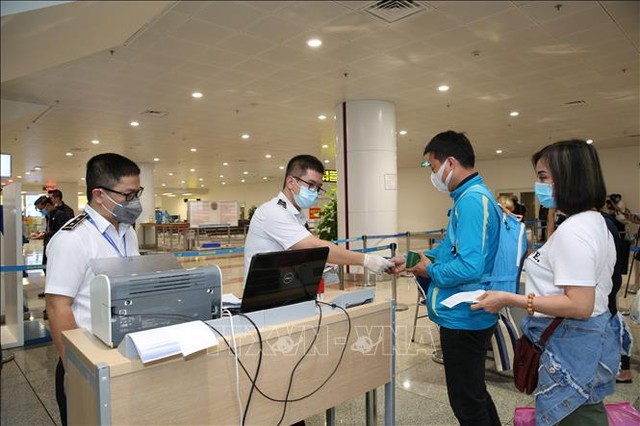 Mọi hành khách nhập cảnh Việt Nam thực hiện khai báo y tế bắt buộc từ ngày 7/3/2020 ảnh 1